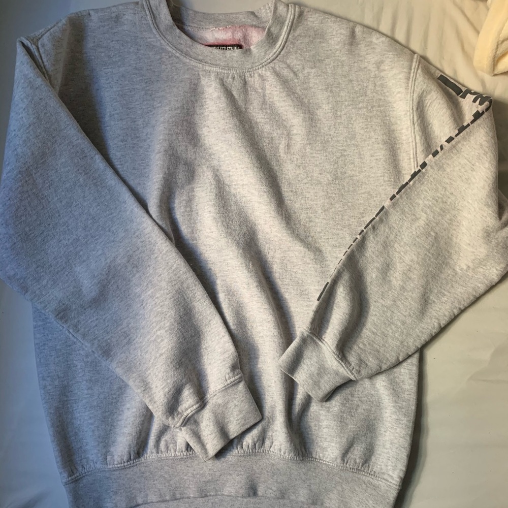 Pretty little thing crewneck